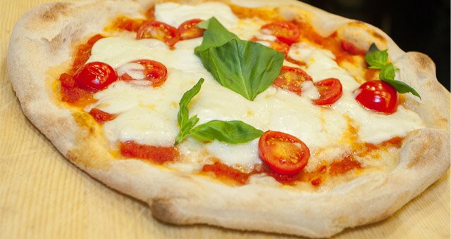 Grandi novità, al PuntoEat arrivano le Pizze Napoli, leggere e gustose!